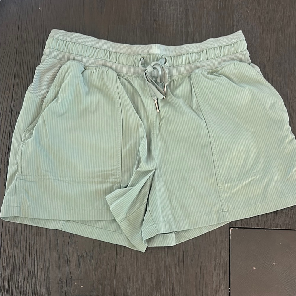 Green Lululemon Women's Shorts, Dance Studio HR 3.5” shorts